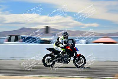 media/Mar-25-2024-Moto Forza (Mon) [[8d4319bd68]]/4-Novice Group/Session 4 Front Straight Speed Pans/